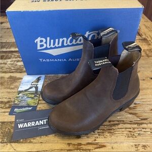Blundstone 1673 Heeled Chelsea Boot in Antique Brown Size 6 - New in Box